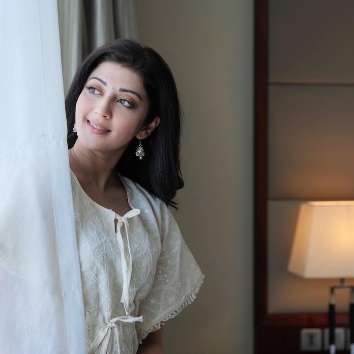 సినిమా అవకాశాలు రాకపోవడంతో పెళ్లి చేసుకుంది. Photo Credit: Pranitha Subhash/ Instagram