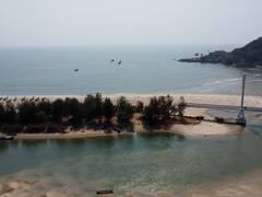 काय ती झाडी.. काय तो समुद्र...  वेंगुर्ल्यातील झुलता पुल आकर्षणाचं केंद्र