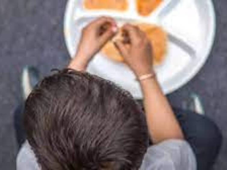 Over 20 Students Fall Sick After Eating Mid-Day Meal At School In Odisha Odisha : பள்ளியில் மதிய உணவு சாப்பிட்டவர்களுக்கு வயிறு வலி: மாணவர்களின் நிலை என்ன?