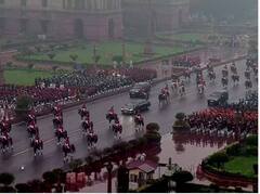 Beating Retreat Ceremony: દિલ્હીમાં ચાલું વરસાદે યોજાયો 'બીટિંગ ધ રીટ્રીટ' સમારોહ, જુઓ તસવીરો
