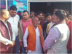 महोबा: बीजेपी कार्यकर्ता ने गोली मारकर की खुदकुशी, परिवार से मिले सांसद पुष्पेंद्र सिंह चंदेल