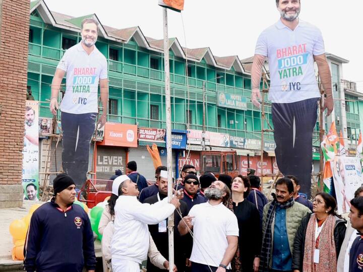 Congress leader Rahul Gandhi unfurled the national flag during the 'Bharat Jodo Yatra' at the historical Lal Chowk, in Srinagar, Sunday, Jan. 29, 2023. (Image Credit: Congress | Twitter)