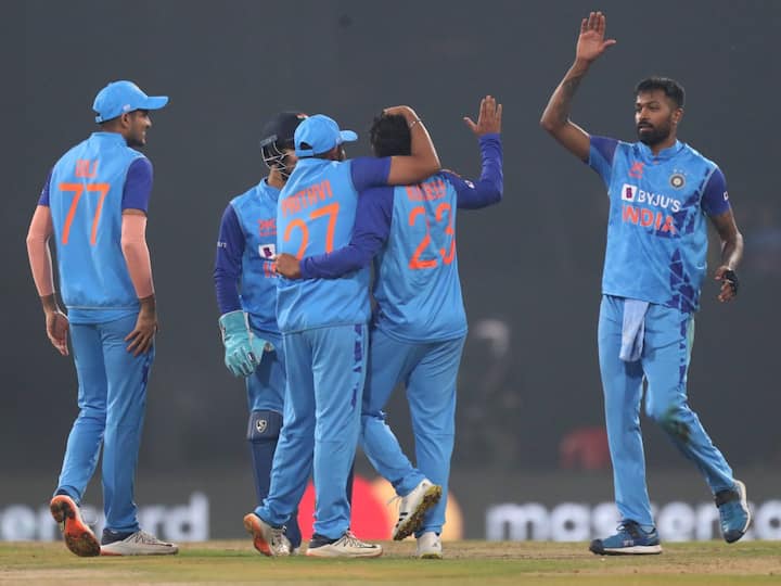 IND vs NZ 2nd T20 1st Innings Highlights New Zealand Sets 100 Runs Target Against India Arshdeep Singh 2 Wickets IND vs NZ 2nd T20: బౌలింగ్ అద్భుతం - 99 పరుగులకే పరిమితమైన కివీస్!