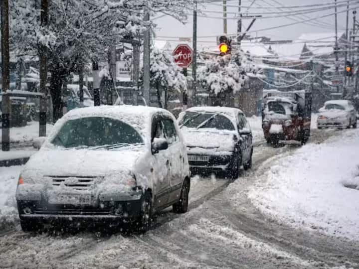 Snowfall In Himachal's Lahaul & Spiti Regions Disrupts Vehicular Traffic, 11 Roads Closed Snowfall In Himachal's Lahaul & Spiti Regions Disrupts Vehicular Traffic, 11 Roads Closed