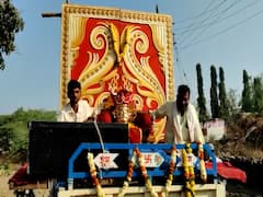 Killari Khandoba Yatra : किल्लारी इथल्या श्री खंडोबाच्या यात्रेची सांगता, छबिना मिरवणुकीत मानाच्या काठ्या सहभागी