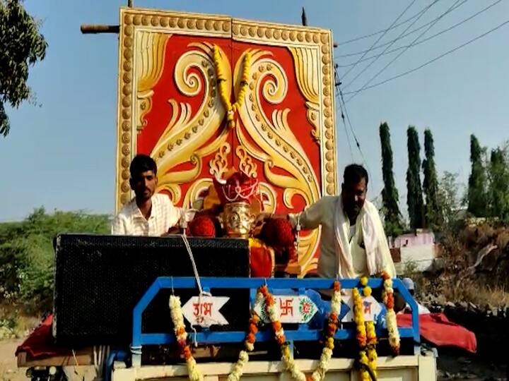 'येळकोट येळकोट जय मल्हार'च्या जयघोषात भंडाऱ्याची उधळण करत लातूरच्या किल्लारी येथील श्री खंडोबाच्या यात्रेची सांगता झाली.