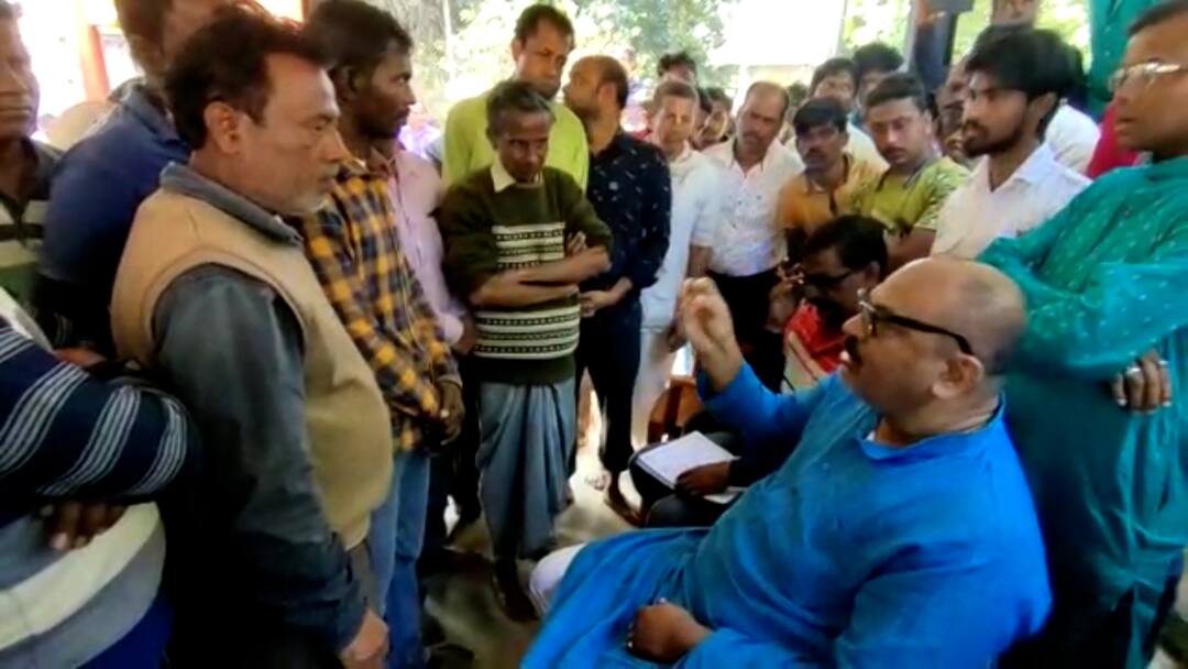 Minister Chandra Nath Singh Faces Flak While On Didir Doot Program At Birbhum Birbhum News:পুকুর বোজানোর প্রতিবাদ করলেই কেসে ফাঁসানোর অভিযোগ, ফের ক্ষোভের মুখে দিদির দূত মন্ত্রী চন্দ্রনাথ সিংহ