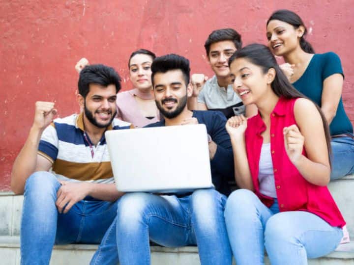 These scholarship programs are better for B Tech students in the year 2023 B.Tech वाले ध्यान दें! पढ़ाई में हैं अच्छे तो जरूर अप्लाई करें इन स्‍कॉलरशिप प्रोग्राम के लिए