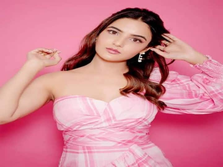 Jasmin Bhasin: क्या आप भी अपना पूरा समय ये सोचने में वेस्ट कर देते हैं कि हम दोस्तों के साथ जाएं तो क्या पहने? ब्वॉयफ्रेंड के साथ डेट पर जाए तो किस तरह की ड्रेस पहने? तो आपकी कंफ्यूजन को दूर करते हैं.