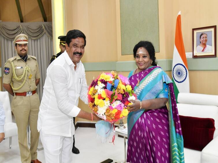Hyderabad Ministers Harish Rao Prashant reddy met Governor Tamilisai requests approve budget 2023 Ministers Meet Governor :  తమిళి సైతో మంత్రి ప్రశాంత్ రెడ్డి భేటీ,  గవర్నర్ ప్రసంగం, బడ్జెట్ కు డేట్ ఫిక్స్