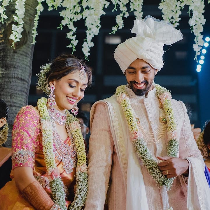 పూజా సోదరుడు, వదిన శివాని. Image Credit: Pooja Hegde/Instagram