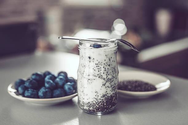 Health Tips Chia Seeds Benefits how to eat chia seeds should we soak chia seeds in milk or water Chia Seeds: वजन कमी करण्याचा रामबाण उपाय; चिया सीड्स पाण्यासोबत खाणं योग्य की दुधासोबत? वाचा सविस्तर