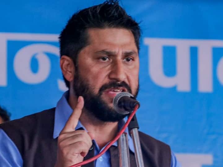 Rabi Lamichhane: कौन हैं रबी लामिछाने, जिनकी नेपाल के सुप्रीम कोर्ट ने डिप्टी PM समेत सभी पदों से करा दी छुट्टी Rabi Lamichhane Nepalese politician was a former journalist who became Deputy PM and then disqualified, resigned from all posts Rabi Lamichhane: कौन हैं रबी लामिछाने, जिनकी नेपाल के सुप्रीम कोर्ट ने डिप्टी PM समेत सभी पदों से करा दी छुट्टी