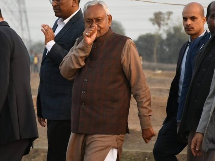 Nitish Kumar Trending on Twitter: Bihar Chief Minister Trending on Twitter People said Now Where Nitish Kumar Will Go Nitish Kumar Trending on Twitter: ट्विटर पर ट्रेंड हुए बिहार के CM, लोग बोले- अब कहां जाएंगे नीतीश?