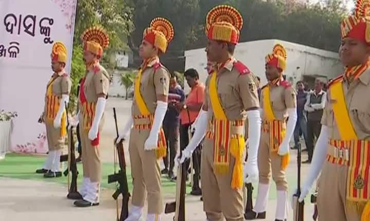 स्वास्थ्य मंत्री नब किशोर को आज राजकीय सम्मान दिया जाएगा. साथ ही सरकार की ओर से कहा गया कि 29 जनवरी से 31 जनवरी के बीच किसी भी तरीके का आधिकारिक मनोरंजन कार्यक्रम आयोजित नहीं किया जाएगा.