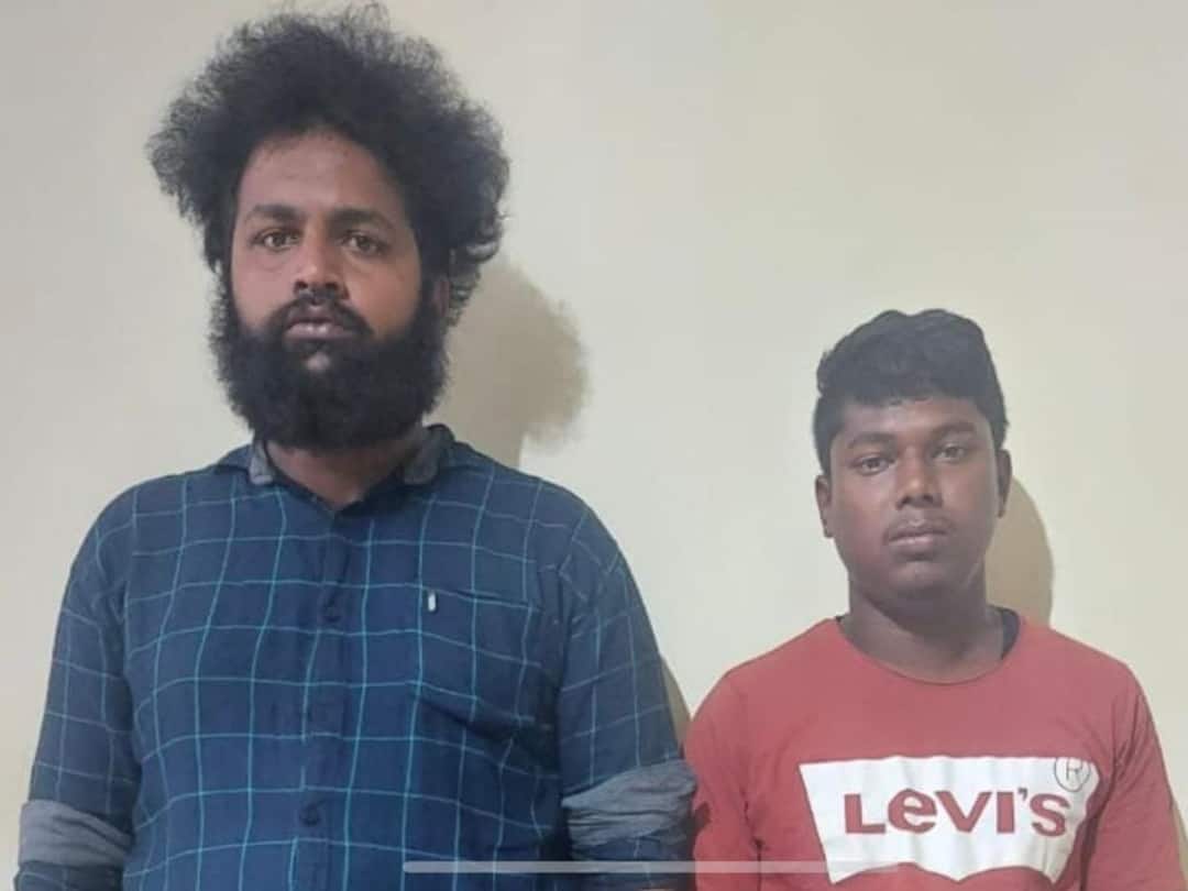 Karnataka: Two Bikers Held For Ramming Into Car, Chasing Couple In Vehicle For 5 Kms - WATCH Karnataka: Two Bikers Held For Ramming Into Car, Chasing Couple In Vehicle For 5 Kms - WATCH Karnataka: Two Bikers Held For Ramming Into Car, Chasing Couple In Vehicle For 5 Kms - WATCH