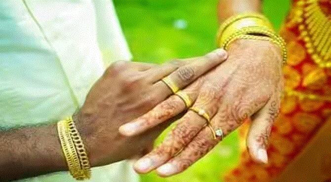 ਦੁਨੀਆ ਭਰ ਦੇ ਜ਼ਿਆਦਾਤਰ ਦੇਸ਼ਾਂ ਵਿੱਚ ਕਿਸੇ ਵੀ ਮਰਦ ਨੂੰ ਸਿਰਫ਼ ਇੱਕ ਹੀ ਪਤਨੀ ਰੱਖਣ ਦਾ ਅਧਿਕਾਰ ਹੈ। ਸਾਡੇ ਦੇਸ਼ ਦੀ ਗੱਲ ਕਰੀਏ ਤਾਂ ਕੋਈ ਵੀ ਵਿਆਹਿਆ ਮਰਦ ਬਿਨਾਂ ਤਲਾਕ ਦੇ ਦੂਜਾ ਵਿਆਹ ਨਹੀਂ ਕਰਵਾ ਸਕਦਾ। ਭਾਰਤ ਵਿੱਚ ਬਿਨਾਂ ਤਲਾਕ ਦੇ ਦੂਜਾ ਵਿਆਹ ਗੈਰ-ਕਾਨੂੰਨੀ ਮੰਨਿਆ ਜਾਂਦਾ ਹੈ ਪਰ ਦੇਸ਼ ਵਿੱਚ ਇੱਕ ਅਜਿਹਾ ਪਿੰਡ ਹੈ ,ਜਿੱਥੇ ਇੱਕ ਆਦਮੀ ਦੋ ਪਤਨੀਆਂ ਵੀ ਰੱਖ ਸਕਦਾ ਹੈ।