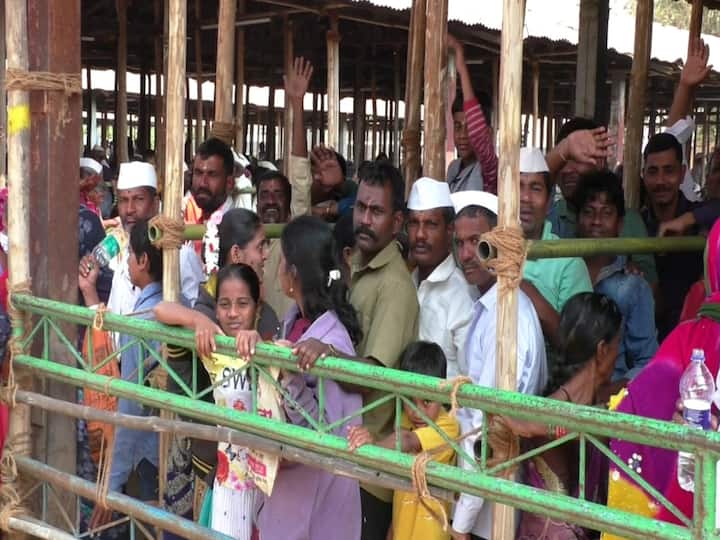 मंदिर समितीच्या वतीने या भाविकांना चहा पाणी देण्याची व्यवस्था केली आहे.