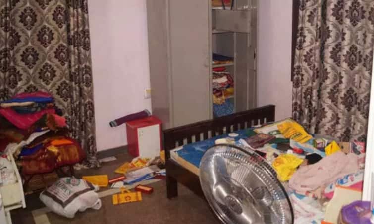 Trichy: 18 pounds of jewelery stolen from businessman's house - Rs 1½ lakh TNN திருச்சியில் தொழிலதிபர் வீட்டில் 18 பவுன் நகை , ரூ.1½ லட்சம் கொள்ளை
