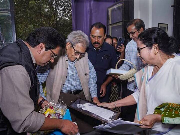 CM Mamata Banerjee On Amartya Sen Visva Bharati Row Hands Over Records To Said Proves Land His West Bengal: सीएम ममता बनर्जी ने नोबेल विजेता अमर्त्य सेन को सौंपे विवादित जमीन के कागज, विश्व भारती के दावों का किया खंडन