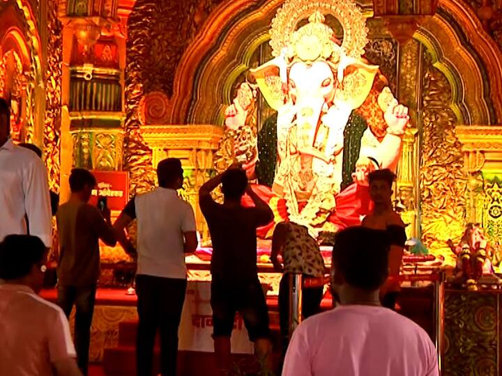 कांदिवली इथल्या समतानगरमध्ये सद्गुरु मित्र मंडळातर्फे हा माघी गणेशोत्सव साजरा केला जातो.