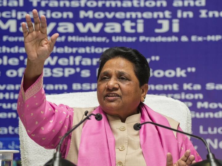 Ramcharitmanas Row: रामचरितमानस विवाद पर बसपा सुप्रीमो की पहली प्रतिक्रिया, मायावती ने BJP और सपा पर बोला तीखा हमला BSP Chief Mayawati Target BJP and Samajwadi Party Chief Akhilesh Yadav on Ramcharitmanas Row Ramcharitmanas Row: रामचरितमानस विवाद पर बसपा सुप्रीमो की पहली प्रतिक्रिया, मायावती ने BJP और सपा पर बोला तीखा हमला