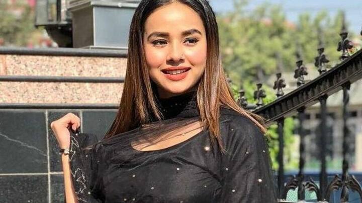 Sunanda Sharma Birthday: ਸੁਨੰਦਾ ਸ਼ਰਮਾ ਅੱਜ ਯਾਨਿ 30 ਜਨਵਰੀ ਨੂੰ ਆਪਣਾ 31ਵਾਂ ਜਨਮਦਿਨ ਮਨਾ ਰਹੀ ਹੈ। ਇਸ ਮੌਕੇ ਗਾਇਕਾ ਨੂੰ ਉਸ ਦੇ ਪਰਿਵਾਰ ਤੇ ਦੋਸਤਾਂ ਵੱਲੋਂ ਖੂਬ ਪਿਆਰ ਤੇ ਵਧਾਈਆਂ ਮਿਲ ਰਹੀਆਂ ਹਨ।