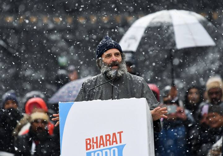 Bharat Jodo Yatra :  राहुल गांधींचं बर्फवृष्टीत वादळी भाषण, शरद पवारांच्या भर पावसातील भाषणासोबत होतेय तुलना!