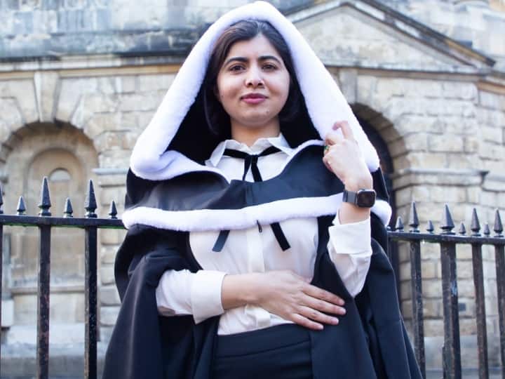 Malala Yousafzai Tweet: 'मैं टूट गई हूं.....पाकिस्तान के पेशावर बम धमाके पर बोली नोबेल शांति विजेता मलाला यूसुफजई Malala Yousafzai tweet over Pakistan Peshawar mosque bomb blast Malala Yousafzai Tweet: 'मैं टूट गई हूं.....पाकिस्तान के पेशावर बम धमाके पर बोली नोबेल शांति विजेता मलाला यूसुफजई