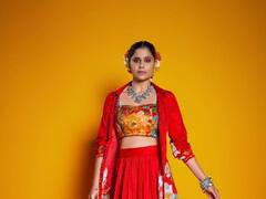 Saie Tamhankar : गालावर हसू, केसात गजरा; सईवर टिकल्या साऱ्यांच्या नजरा!