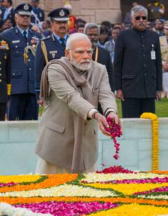 महात्मा गांधी यांच्या पुण्यतिथीनिमित्त पंतप्रधानांसह 'या' नेत्यांनी वाहिली आदरांजली, पाहा फोटो