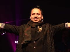 కర్నాటకలో గాయకుడు కైలాష్ ఖేర్‌కు చేదు అనుభవం, వాటర్ బాటిళ్లతో దాడి