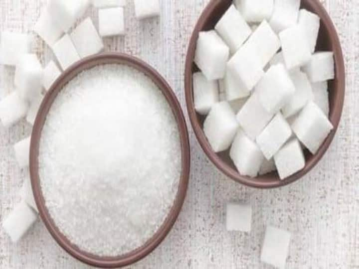 Avoid White Foods: अगर आप मोटापा और डायबिटीज के खतरे से दूर रहना चाहते हैं तो कुछ चीजों से परहेज करना चाहिए. खाने में कुछ सफेद चीजें ऐसी होती हैं, जिनकी वजह से आप कई तरह की समस्याओं से घिर सकते हैं.