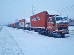 In Pics: Fresh Snow Blankets Srinagar On Last Day Of Chilla-i-Kalan. Road, Air Traffic Affected