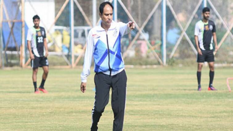 Sudeva Delhi manager Sankarlal Chakraborty receives AFC Pro Licence Sankarlal Chakraborty: প্রথম বাঙালি কোচ হিসেবে এএফসি প্রো লাইসেন্স পেলেন শঙ্করলাল চক্রবর্তী