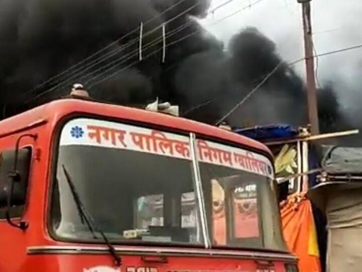 Madhya Pradesh News Gwalior trade fair Fierce fire Many shops burnt down 1.5 crore loss ANN Gwalior व्यापार मेले में लगी भीषण आग, एक दर्जन से ज्यादा दुकानें जलकर खाक, प्रशासन पर लगे आरोप
