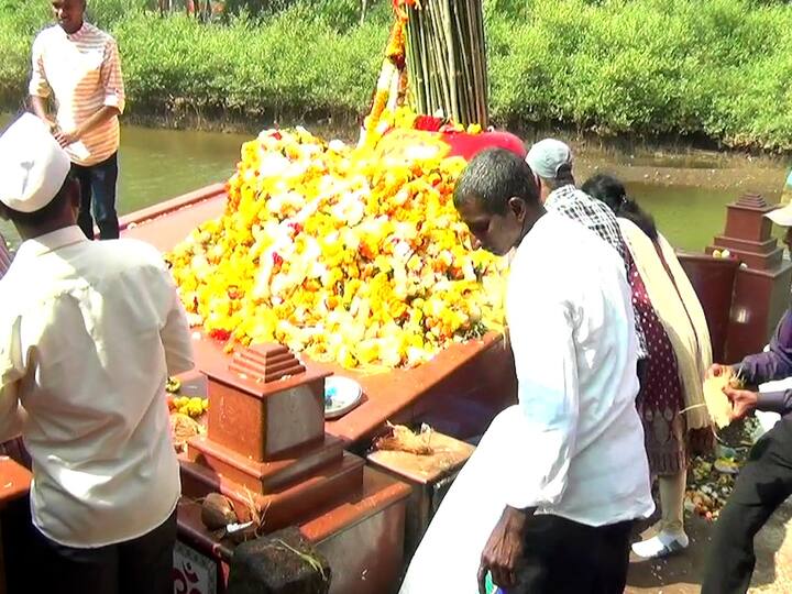 बाकी केवळ आजूबाजूला झाडी आणि पाणी आहे. श्रद्धेने करतात. जत्रोत्सवादिवशी भगव्या निशाणीच्या पताका या देवस्थानाला भाविक लोक भेट घालतात.