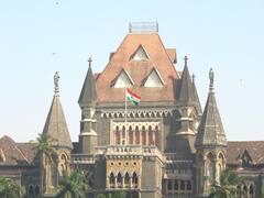 महाराष्ट्र: स्कूलों में सैनिटरी नैपकिन की सप्लाई पर टेंडर को चुनौती, HC में खारिज की याचिका