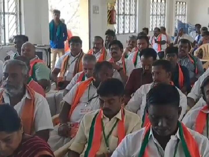 Bharatiya Janata Party 12 resolution condemning Tamil Nadu government in Karur கரூரில் டாஸ்மாக் ஊழியர்களுக்கு  பாராட்டு  - ஆட்சியரை கண்டித்து பாஜக தீர்மானம்