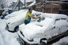 Kashmir Snowfall: তুষারে ঢাকা উপত্যকা! নৈসর্গিক সৌন্দর্য নিয়ে হাতছানি কাশ্মীরের