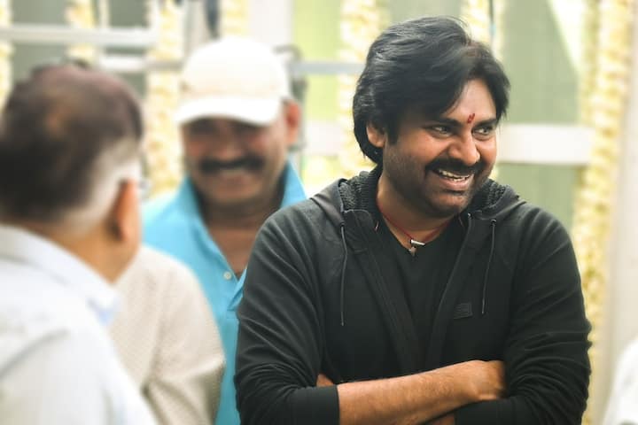 హరీష్ శంకర్ దర్శకత్వంలో ‘ఉస్తాద్ భగత్ సింగ్’ పూజా కార్యక్రమాలు కూడా ఇటీవలే జరిగాయి.