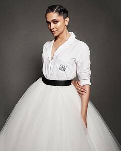 PHOTO: सौंदर्य जोमदार... अभिनय दमदार, प्रेक्षकांच्या मनावर राज्य करणाऱ्या दीपिकाचा स्टायलिश लूक