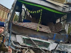 In Pics: दिल्ली में बच्चों को लेकर जा रही चार स्कूल बसें हुईं हादसे का शिकार, 25 छात्र सहित 29 घायल