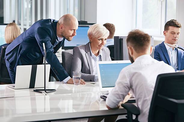 प्रत्येकाला ग्रॅच्युइटीचा अधिकार आहे का? सलग काही वर्ष कंपनीसाठी काम केल्यामुळं आपल्या कर्मचाऱ्यांना ग्रॅच्युइटी देऊन कंपन्या कृतज्ञता व्यक्त करतात. (PC:istock)