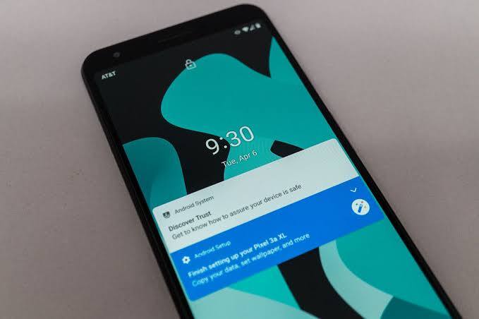 LineageOs : LineageOS, को पहले CyanogenMod के नाम से जाना जाता था. BharOS की तरह, LineageOS भी यूजर्स को अपने खुद के डिफ़ॉल्ट ऐप्स चुनने की सहूलियत देता है. LineageOS Google, Nokia, Samsung, OnePlus, Xiaomi, Motorola, Lenovo, और LG जैसे सभी प्रमुख ब्रांडों के स्मार्टफ़ोन के लिए अवेलेबल है.