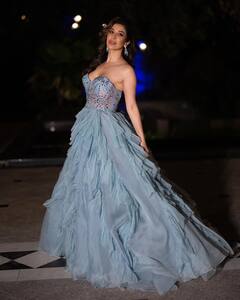 Sophie choudry: એક્ટ્રેસ સૌફી ચૌધરીનો ગાઉનમાં ગોર્જિયસ અંદાજ, ચાહકો બન્યા દિવાના