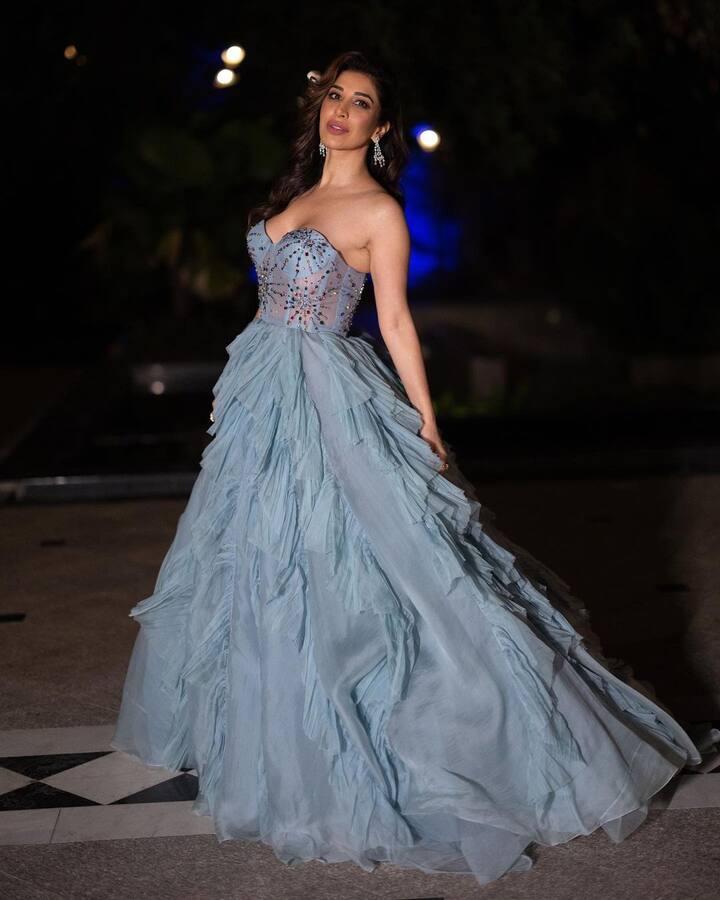 સૌફી ચૌધરી પોતાની બોલ્ડ તસવીરોને લઈને ચર્ચામાં છે. આ તસવીરોમાં સૌફીનો કાતિલ અંદાજ જોવા મળ્યો છે.