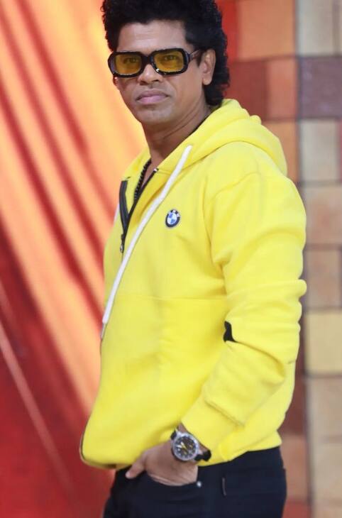 सिद्धार्थ जाधवने 'घडलंय बिघडलंय', 'आपण यांना हसलात का?', 'हे तर काहीच नाय' या छोट्या पडद्यावरील मालिकांमध्येदेखील काम केलं आहे.