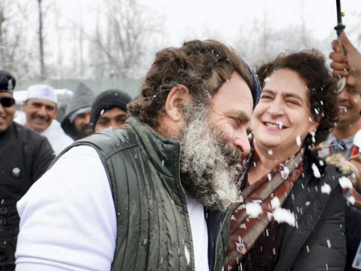 Video: श्रीनगर में बर्फ से खेलते नजर आए राहुल गांधी-प्रियंका गांधी, भारत जोड़ो यात्रा के खत्म होने के बाद जमकर की मस्ती Rahul Gandhi and Priyanka Gandhi Wadra seen playing With Snow in Srinagar Video Goes Viral Video: श्रीनगर में बर्फ से खेलते नजर आए राहुल गांधी-प्रियंका गांधी, भारत जोड़ो यात्रा के खत्म होने के बाद जमकर की मस्ती