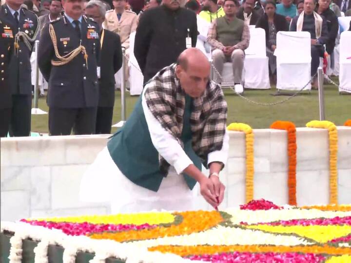 Defence Minister Rajnath Singh pays tribute at Raj Ghat in Delhi on Mahatma Gandhi's death anniversary. (Image Credit: ANI | Twitter)